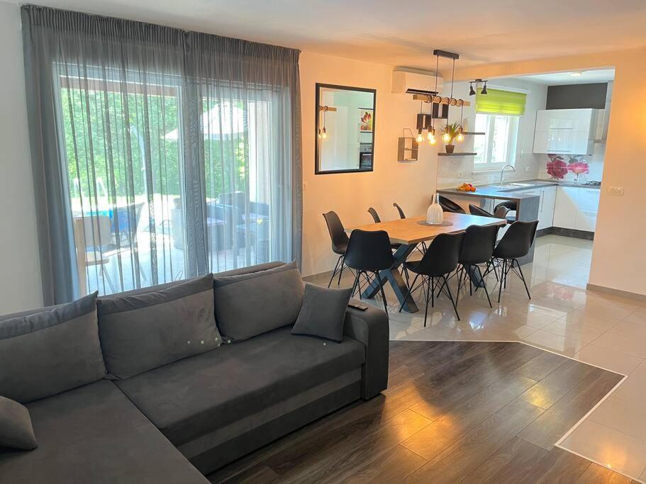 Modern House With Private Pool Villa Zminj ภายนอก รูปภาพ